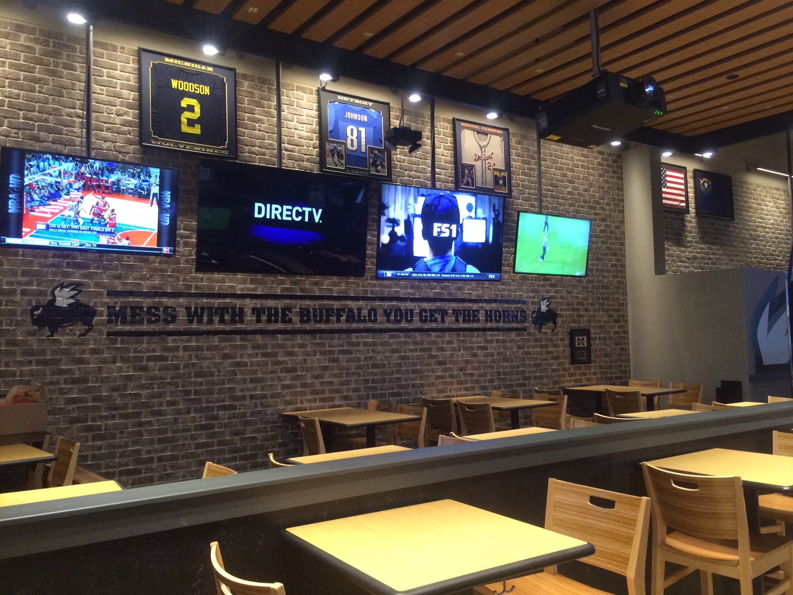 Nationwide Fixture Installations Inc Buffalo Wild Wings Case Study Retail Rollouts Signage Maintenance Program Management