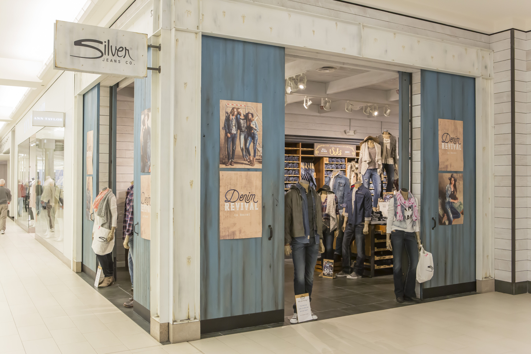 Nationwide Fixture Installations Inc Silver Jeans Case Study New Store Installation Retail Rollouts Millwork Packages Program Management Signage Site Surveys Custom Installation Services