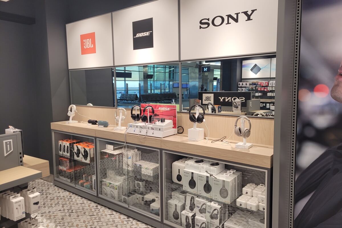 iStore OKC Airport headphone display featuring installation done by Nationwide Fixture Installations
