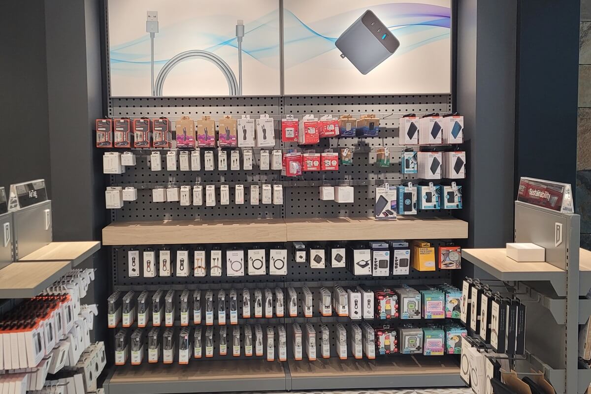 iStore OKC Airport electronics display featuring installation done by Nationwide Fixture Installations